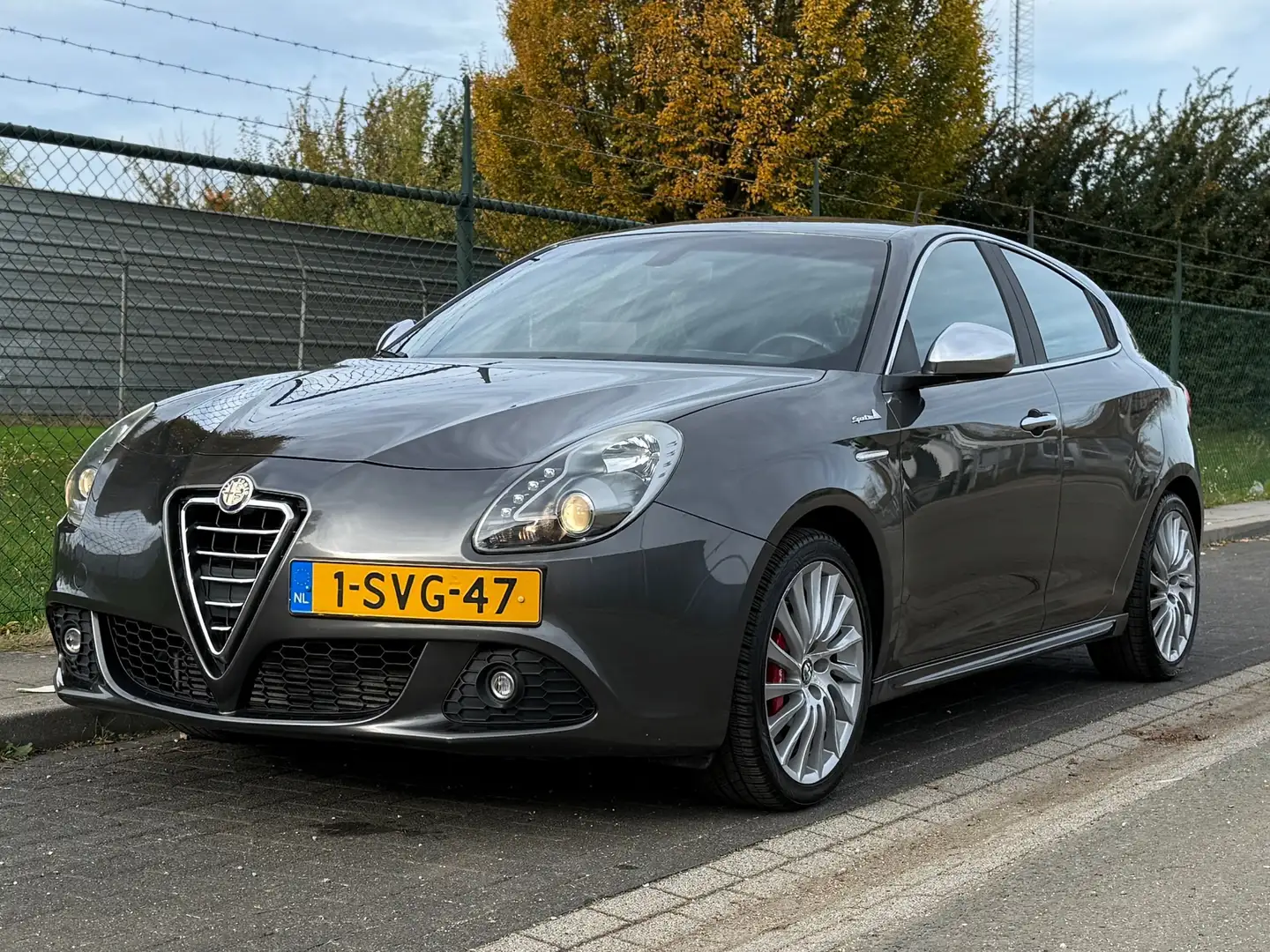Alfa Romeo Giulietta 1.4 T Business Automaat 170 pk Executive 1ste eige Grijs - 1