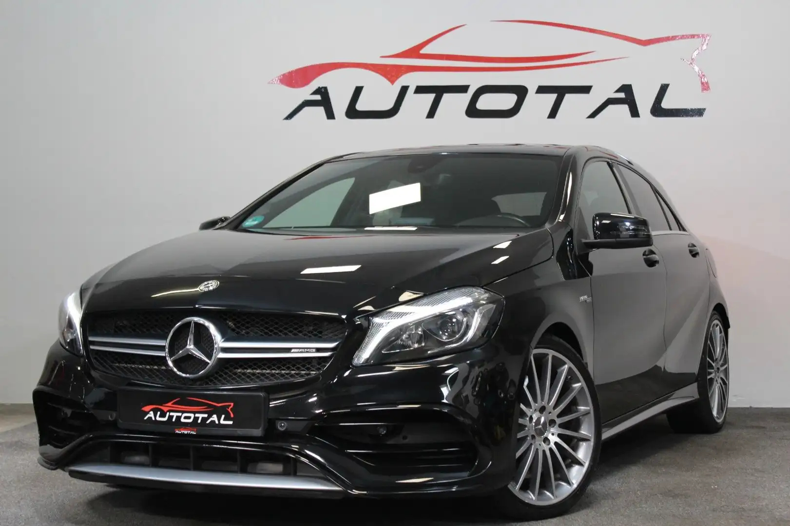 Mercedes-Benz A 45 AMG *4Matic*Panorama*Kamera*19 Zoll*381PS* Fekete - 1