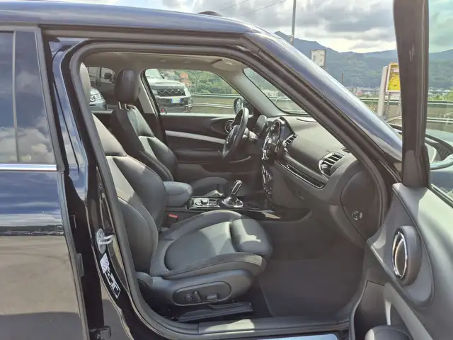 Mini Cooper Cooper view 9