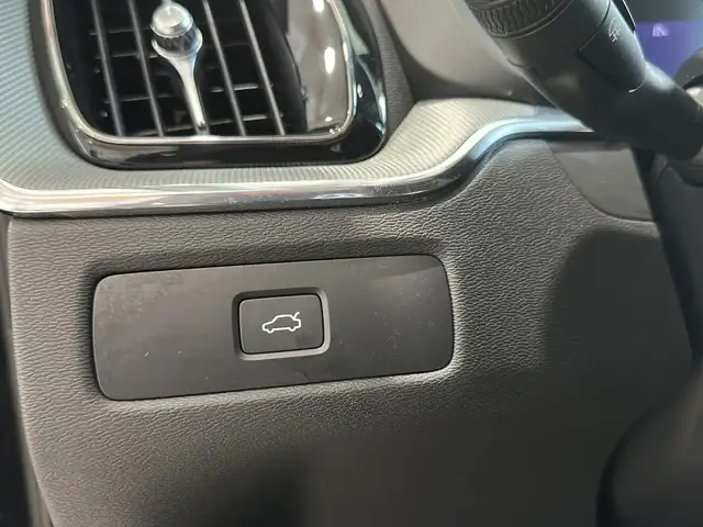 Volvo XC60 view 14