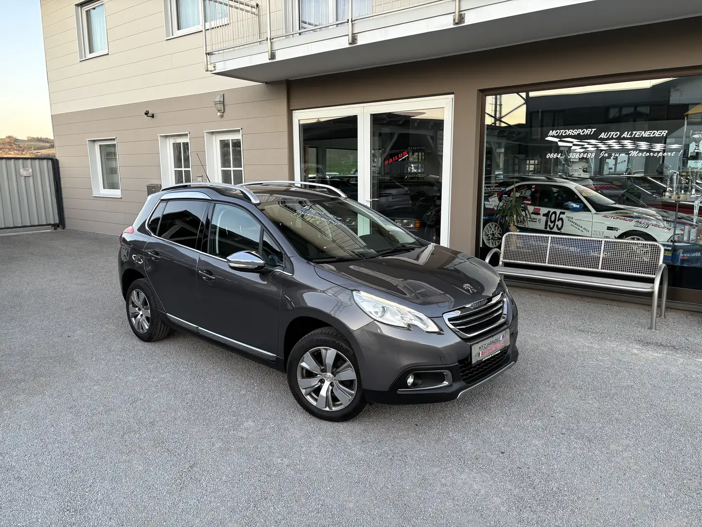 Peugeot 2008 1,2 VTi Allure *1.BESITZ*TEMP*KLIMA*PICKERL NEU* Schwarz - 1