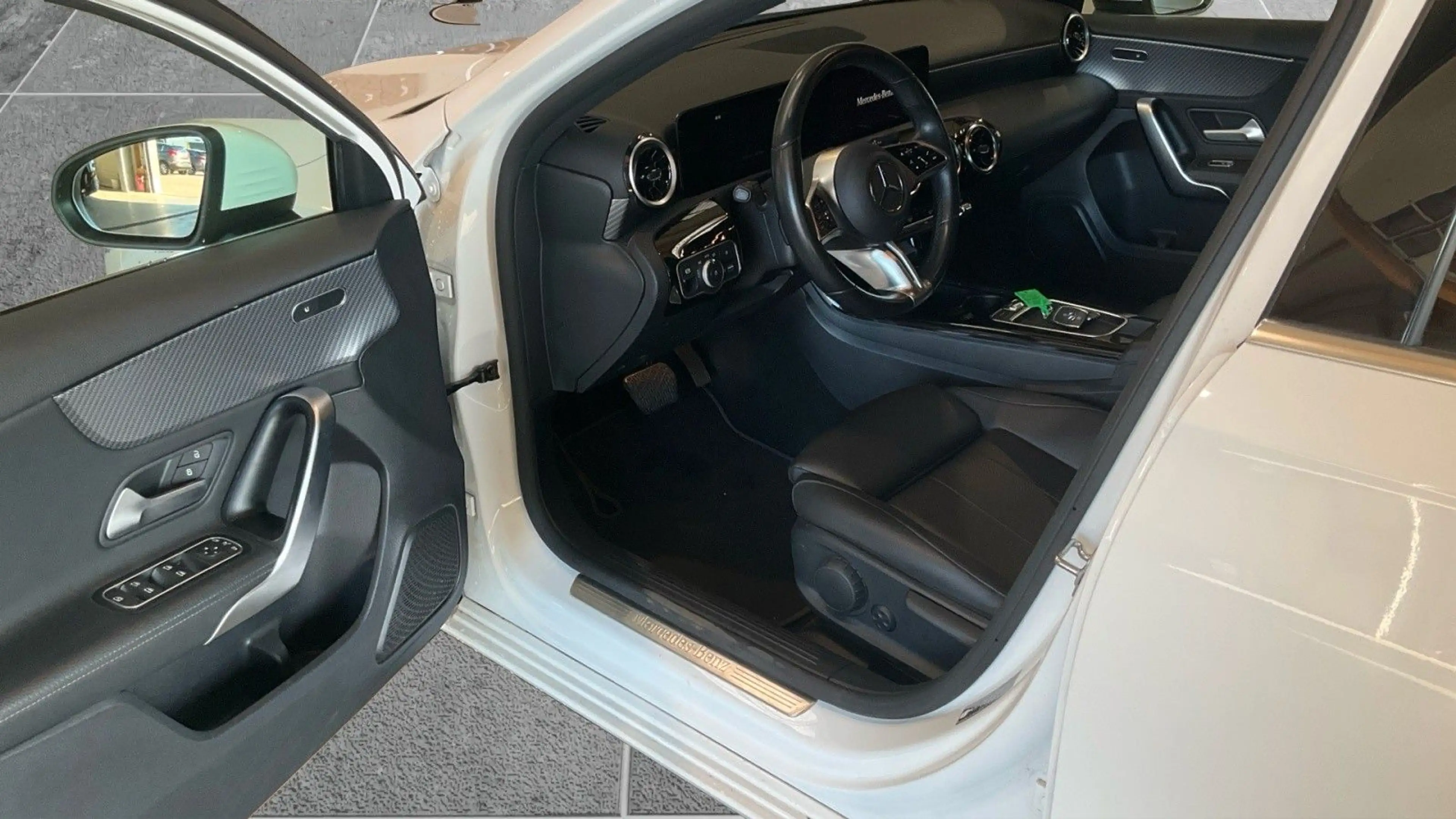 Mercedes-Benz A 180 d NAVI*CAM*LED*SHZ*LEDER*PDC*F-1*AHK*I.HAN — photo 8