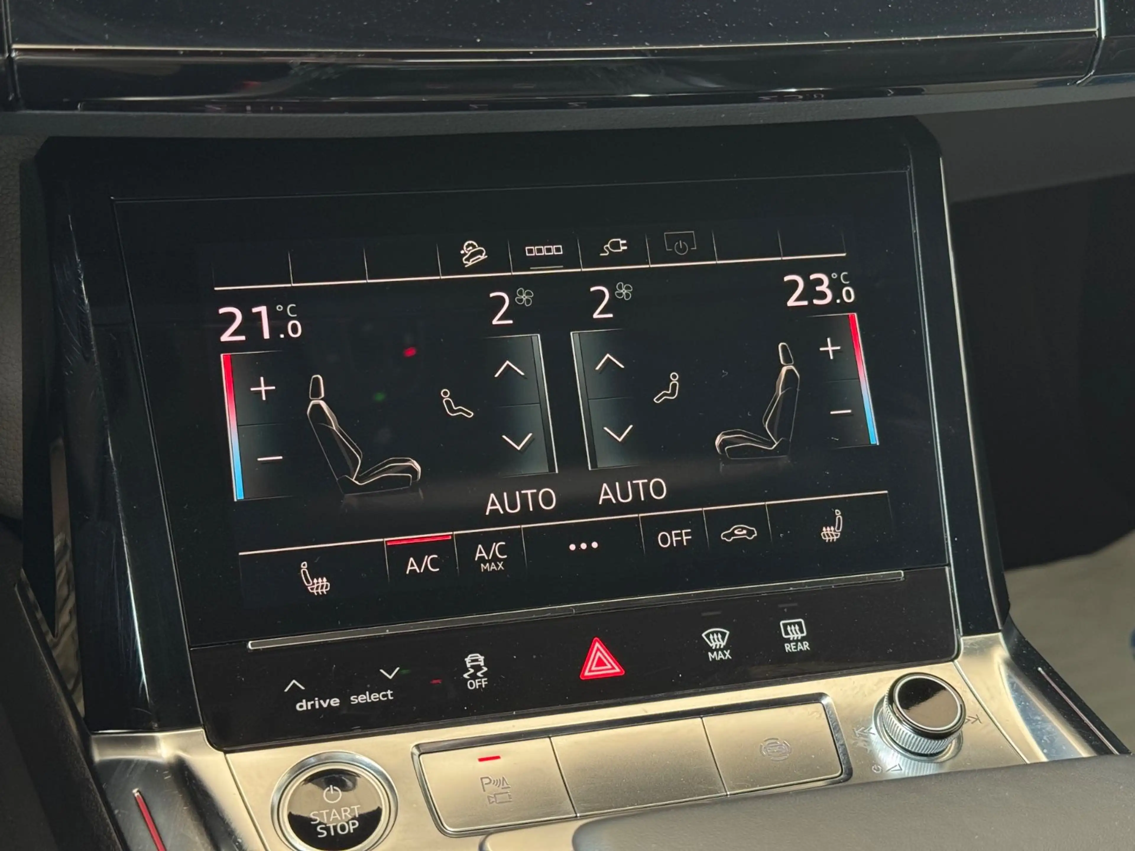 Audi e-tron 55 quattro S line Black Ed PANO 96,3% — photo 13