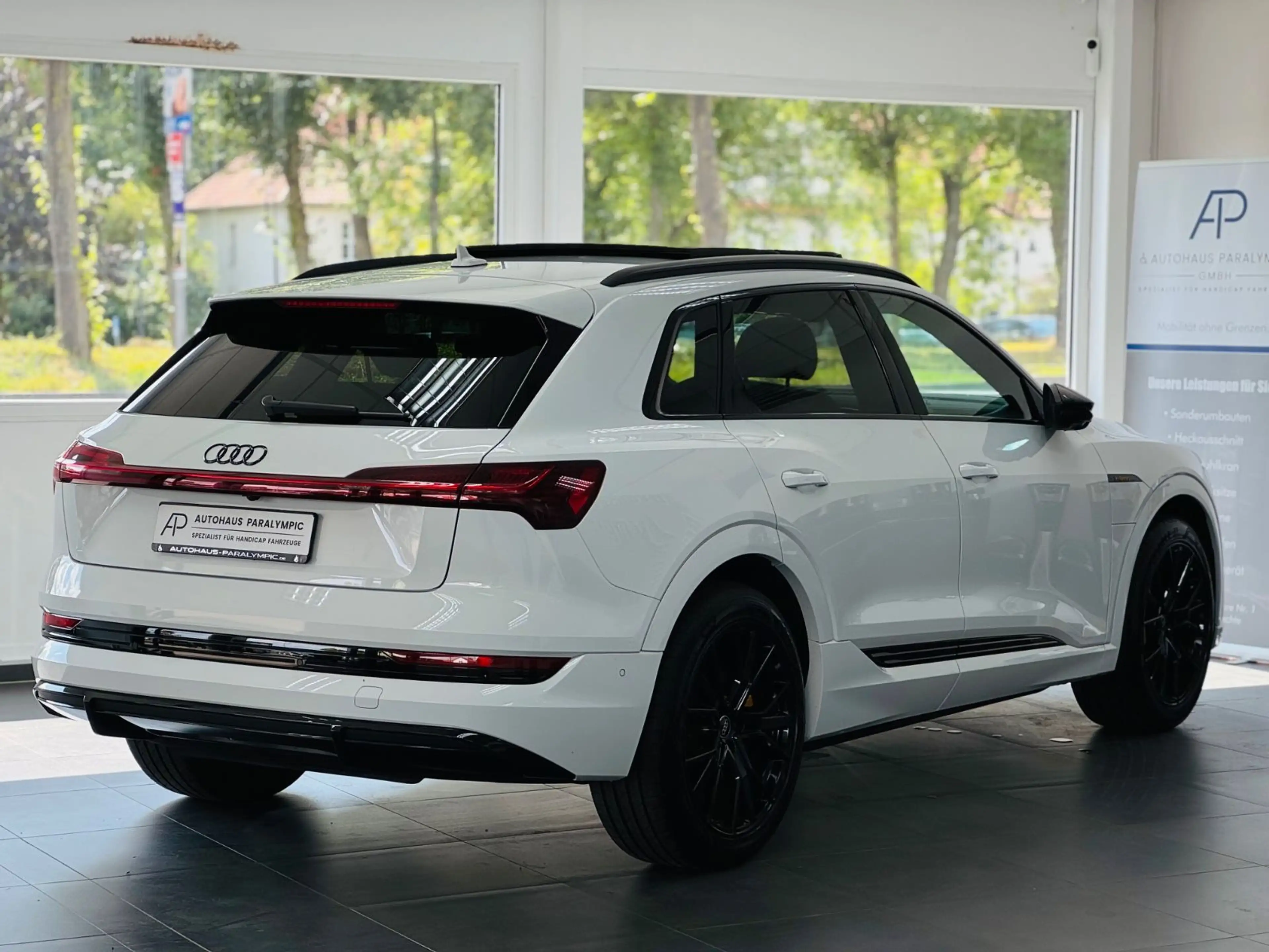 Audi e-tron 55 quattro S line Black Ed PANO 96,3% — photo 5