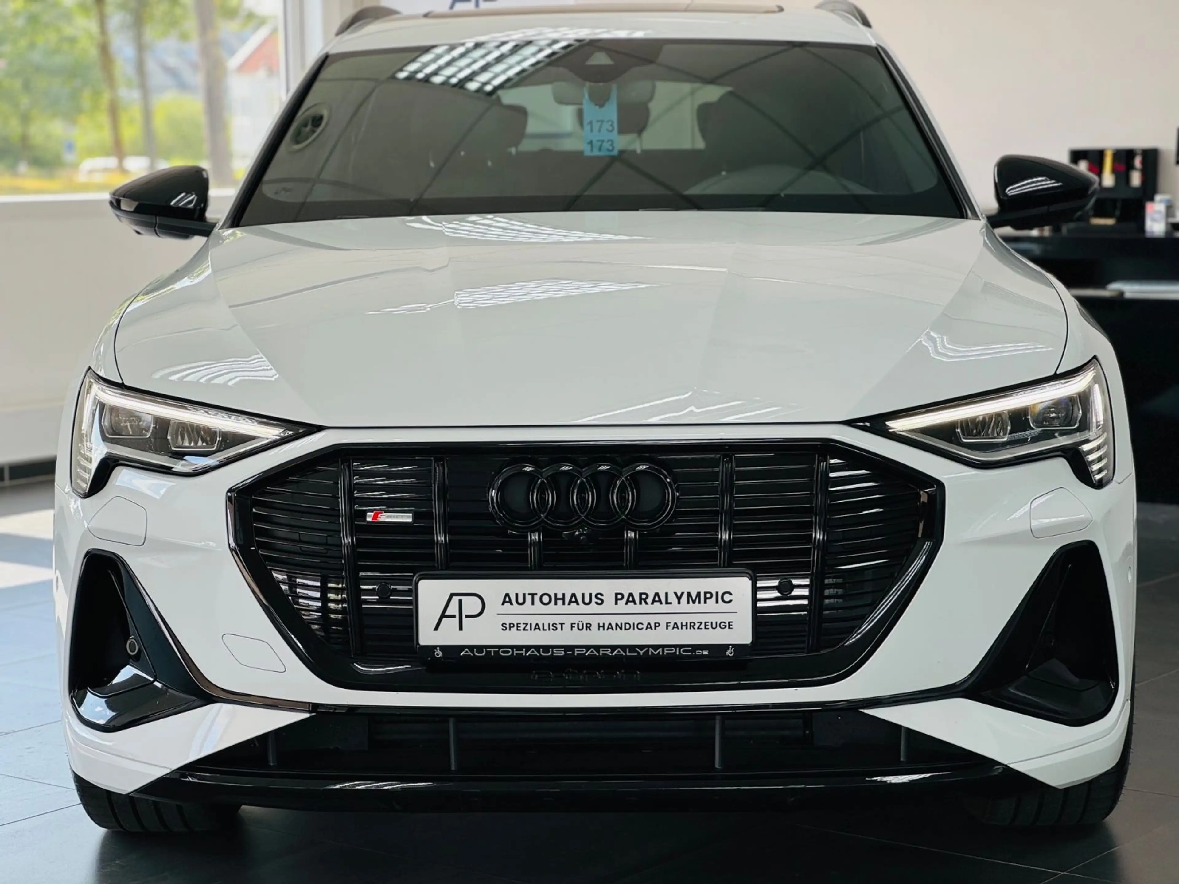 Audi e-tron 55 quattro S line Black Ed PANO 96,3% — photo 2