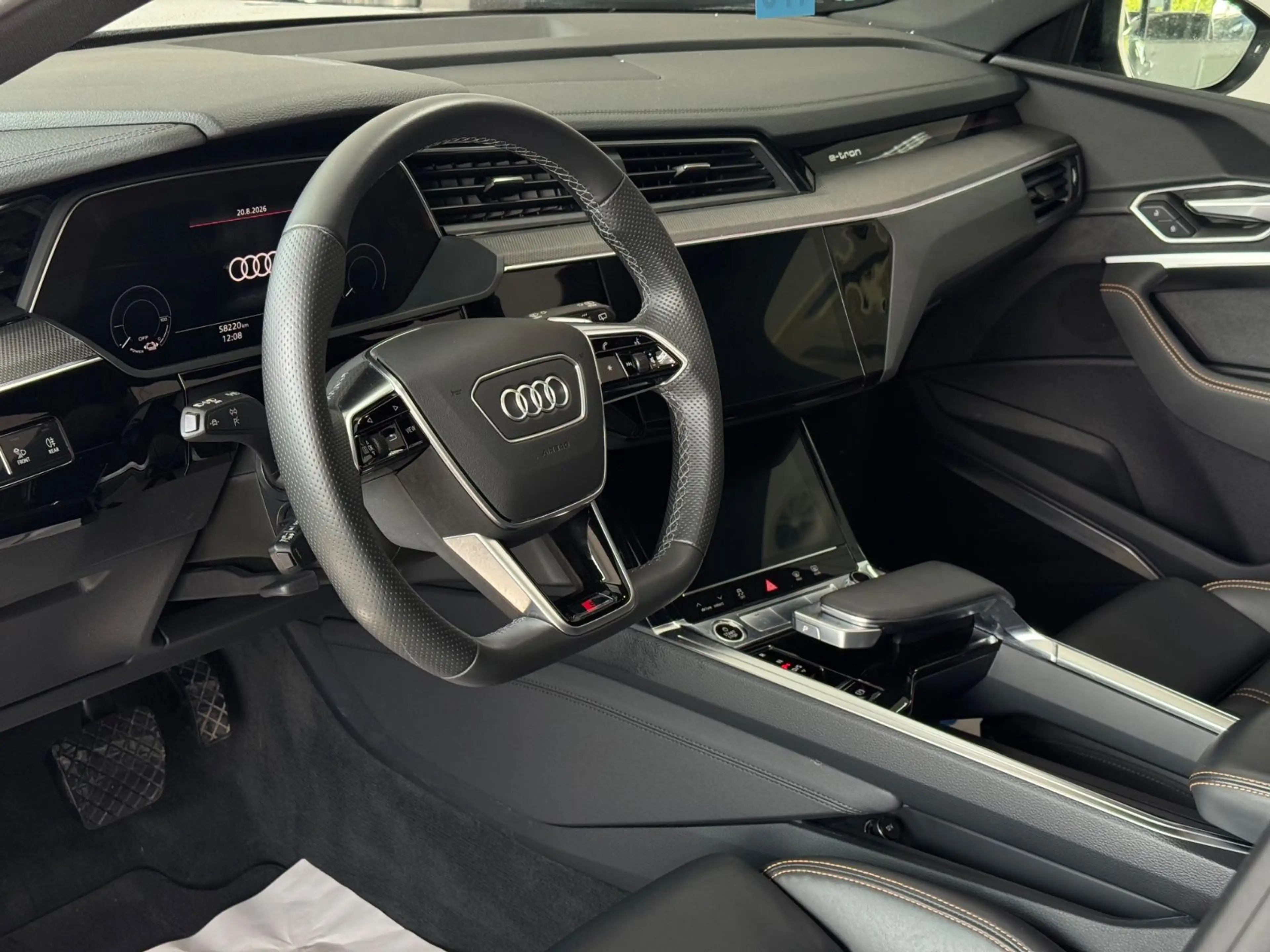 Audi e-tron 55 quattro S line Black Ed PANO 96,3% — photo 6