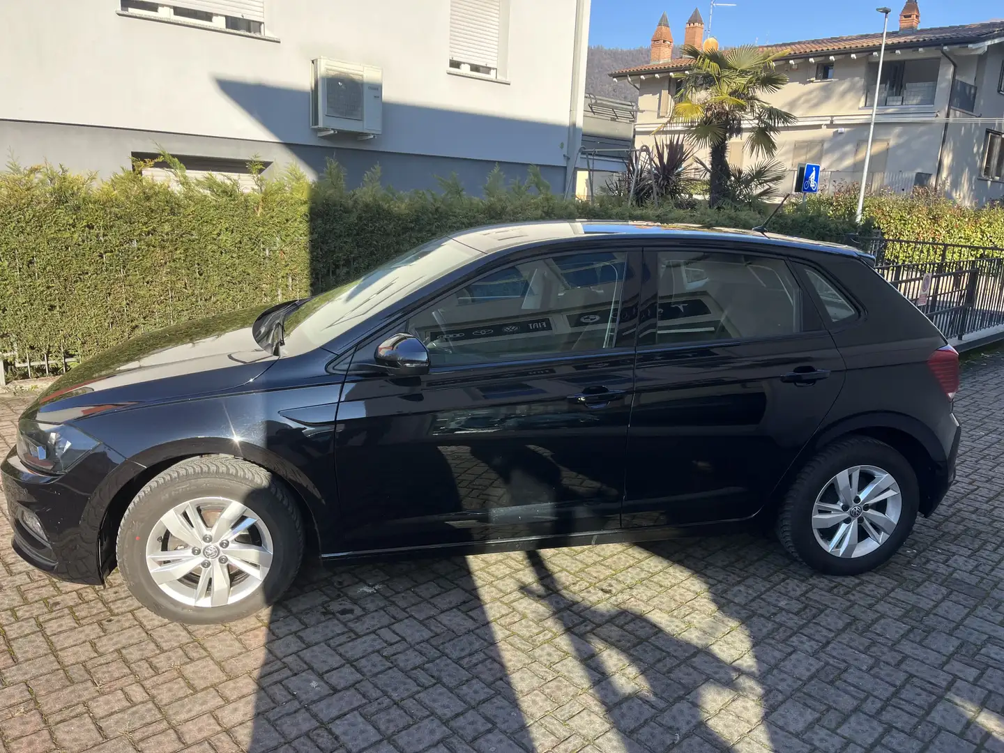 Volkswagen Polo Polo VI 2017 5p 1.0 tsi Comfortline 95cv dsg Noir - 1