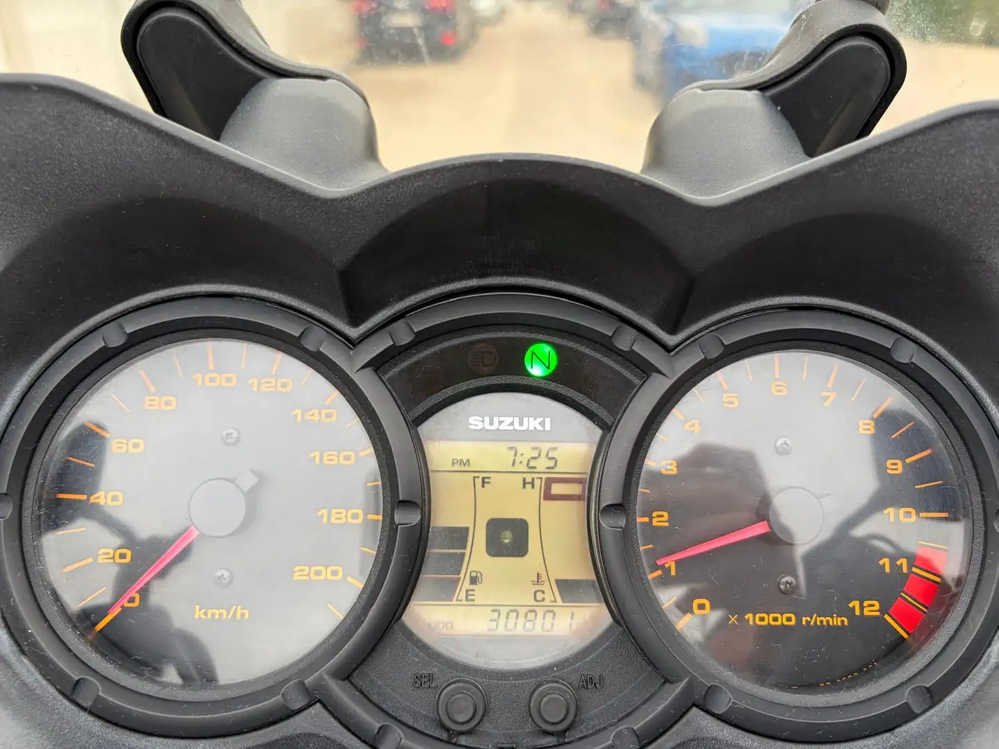 Suzuki V-Strom 650 Rojo - 2