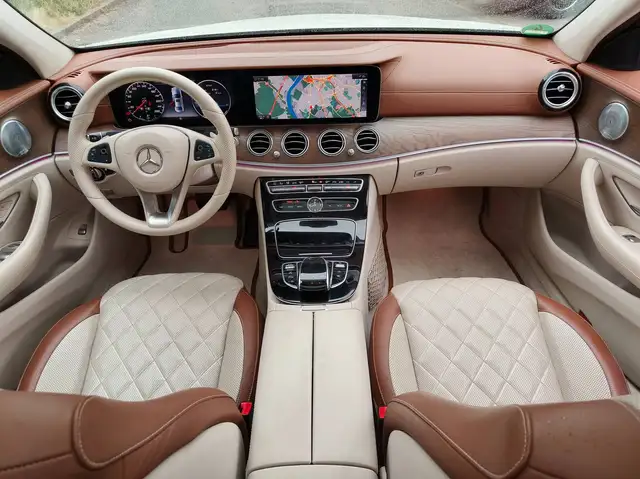 Mercedes-Benz E 250 AMG Designo Pano/ACC/Memo/HUD/Burmester/Rollos/Keylessgo/360/Carplay/Klima seats/Night/