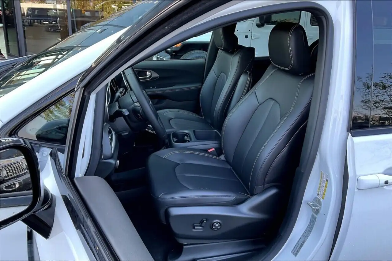 Chrysler Pacifica снимка Chrysler Pacifica