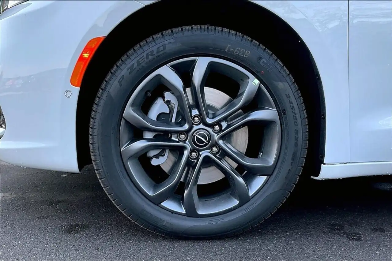 Chrysler Pacifica снимка Chrysler Pacifica