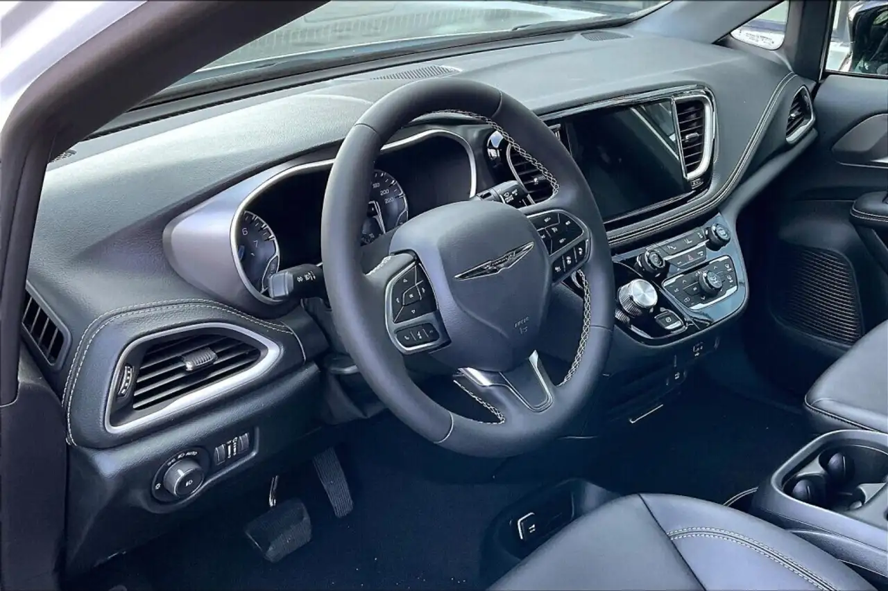 Chrysler Pacifica снимка Chrysler Pacifica