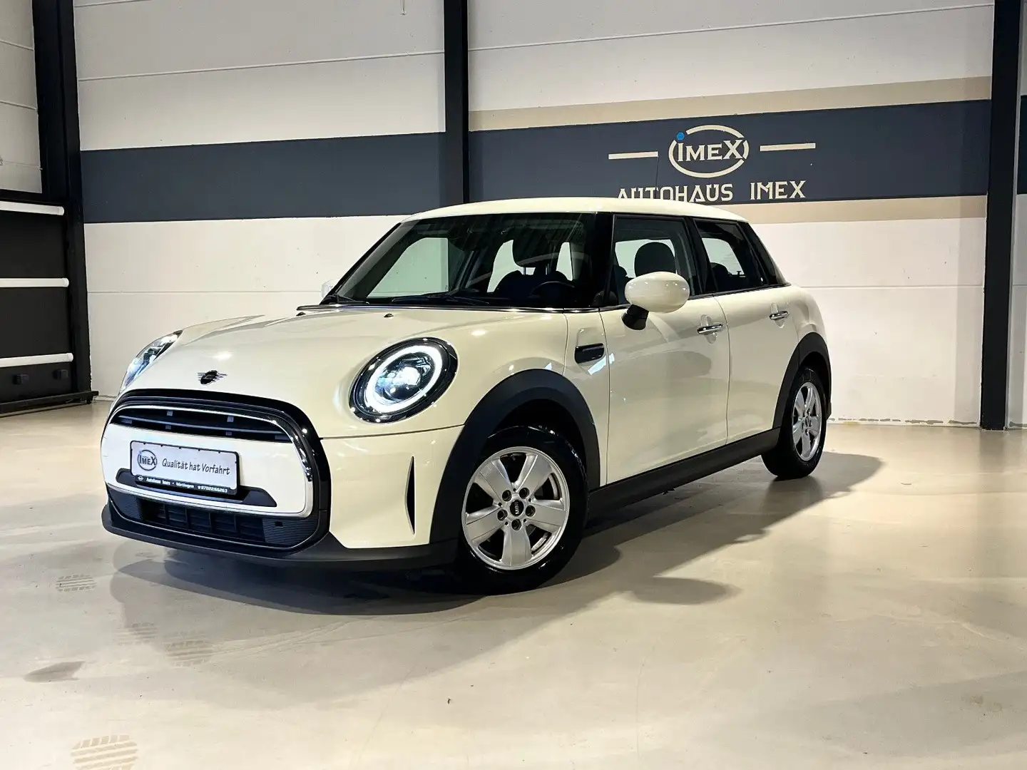 MINI One 5-trg*NAVI*LED*PDC*TEMPO*AUTO*CARPLAY*1.HAND Weiß - 1