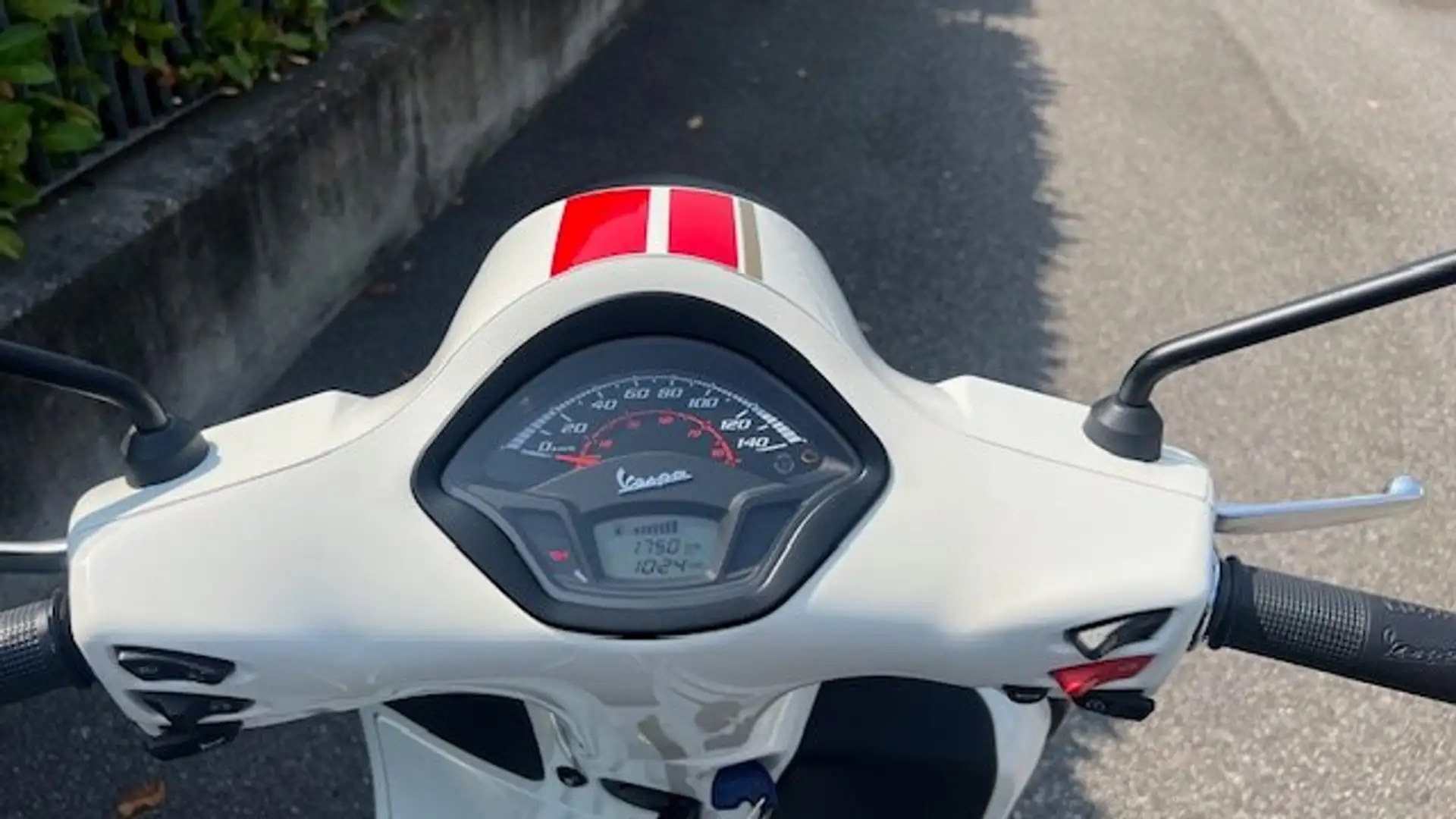 Piaggio GTS 300 Rancing Sixties Bianco - 2