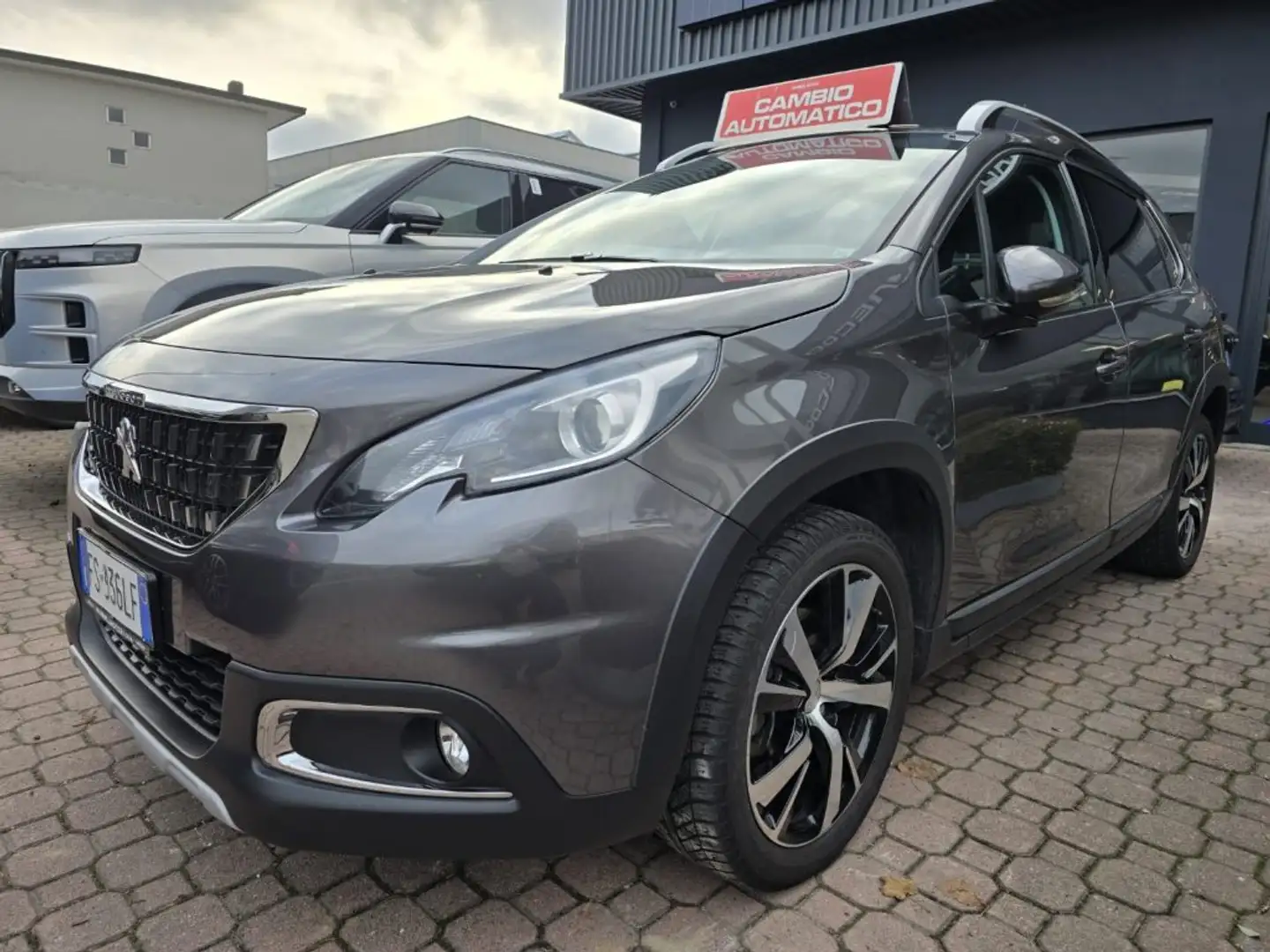 Peugeot 2008 -CAMBIO AUTOMATICO,PureTech Turbo 110 EAT6 Allure Grigio - 1