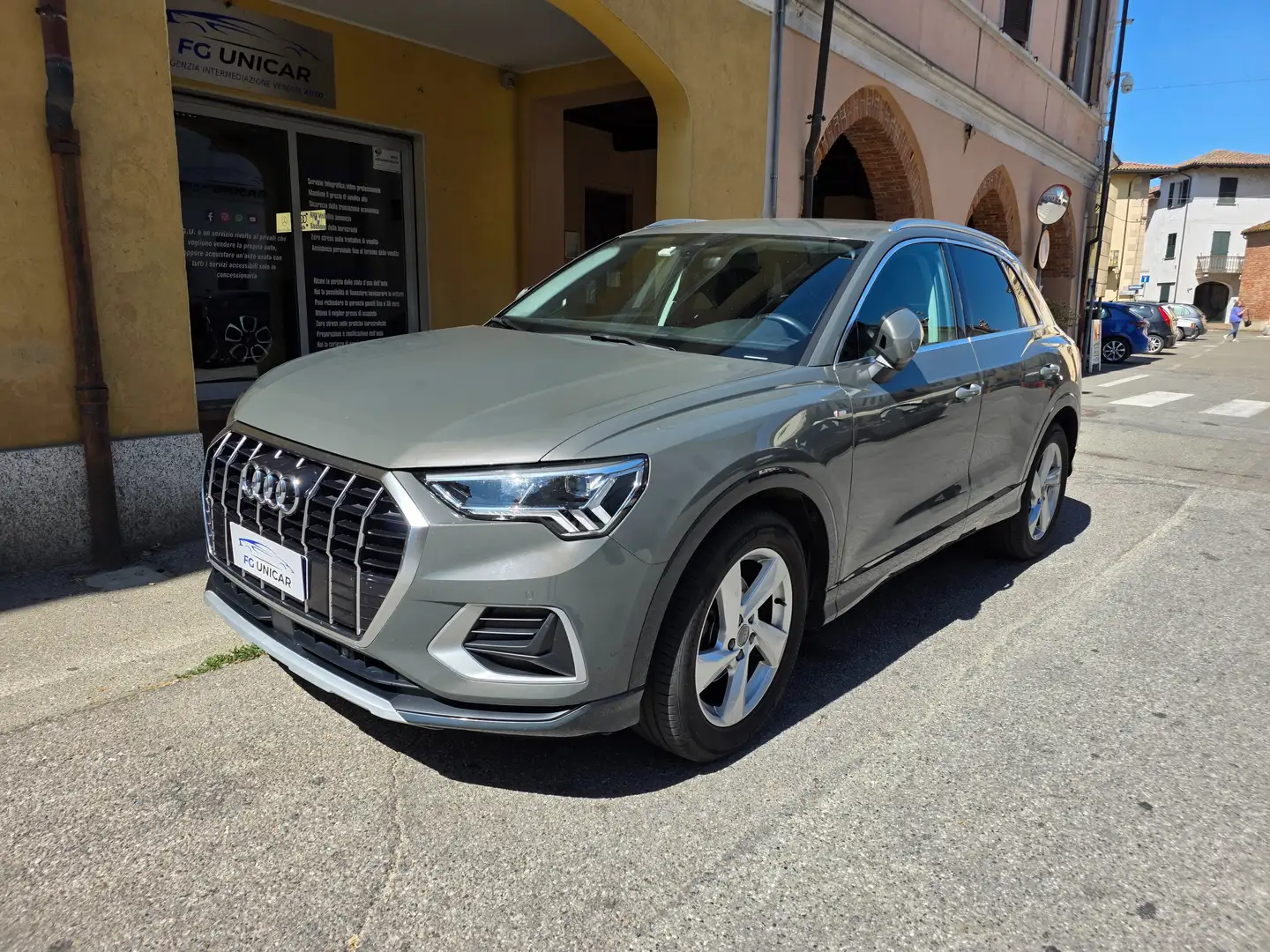 Audi Q3 Q3 II 2018 35 1.5 tfsi S line edition Gris - 1