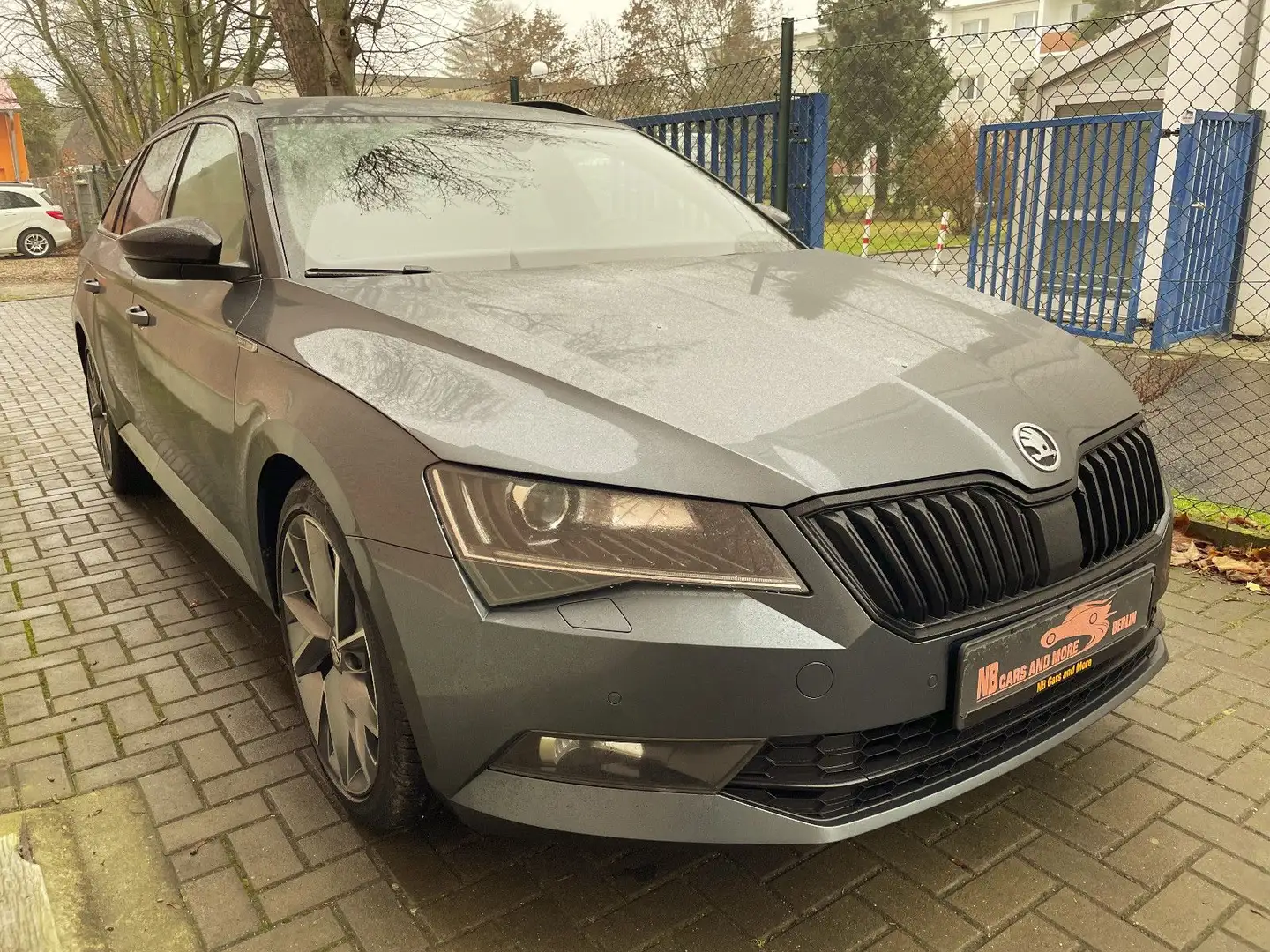 Skoda Superb Combi Sportline 4x4, DSG,Xenon!!! Grijs - 1