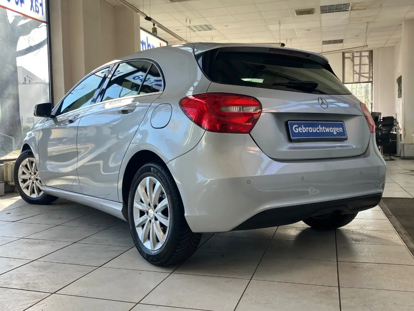 Mercedes-Benz A 200 Style 7G-DCT Park-Assistent Silber - 2