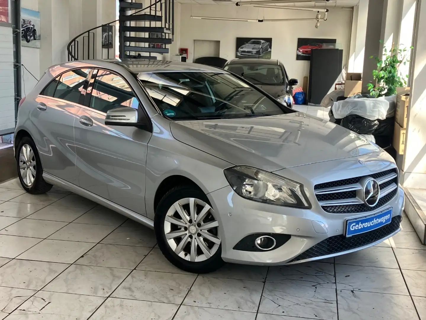 Mercedes-Benz A 200 Style 7G-DCT Park-Assistent Plateado - 1