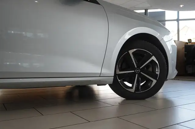 Opel Astra view 8