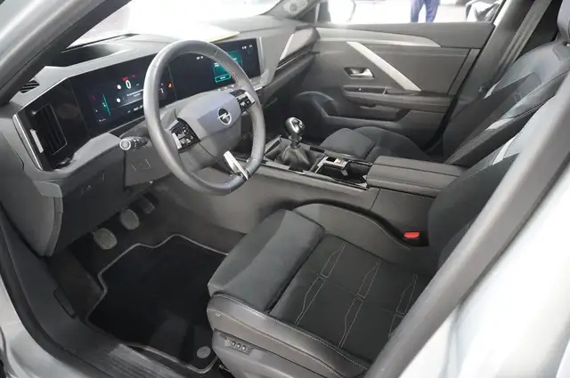 Opel Astra view 15