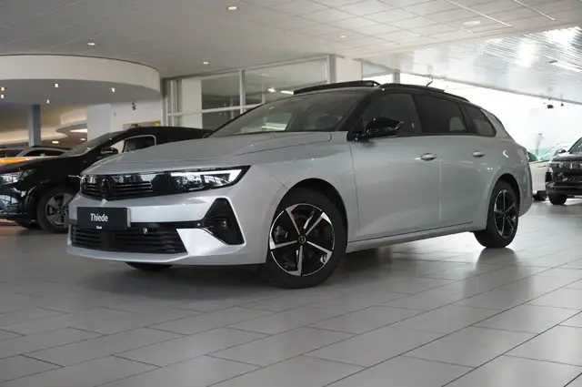 Opel Astra view 3