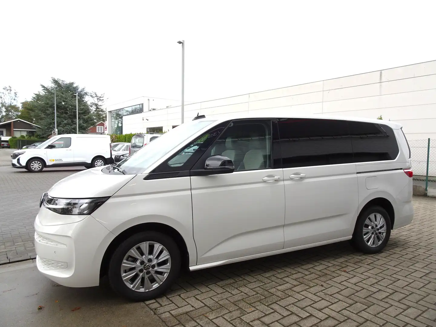 Volkswagen T7 Multivan 1.4TSi eHybrid Lang 7pl. PANODAK,TREKHAAK,CAMERA Wit - 2
