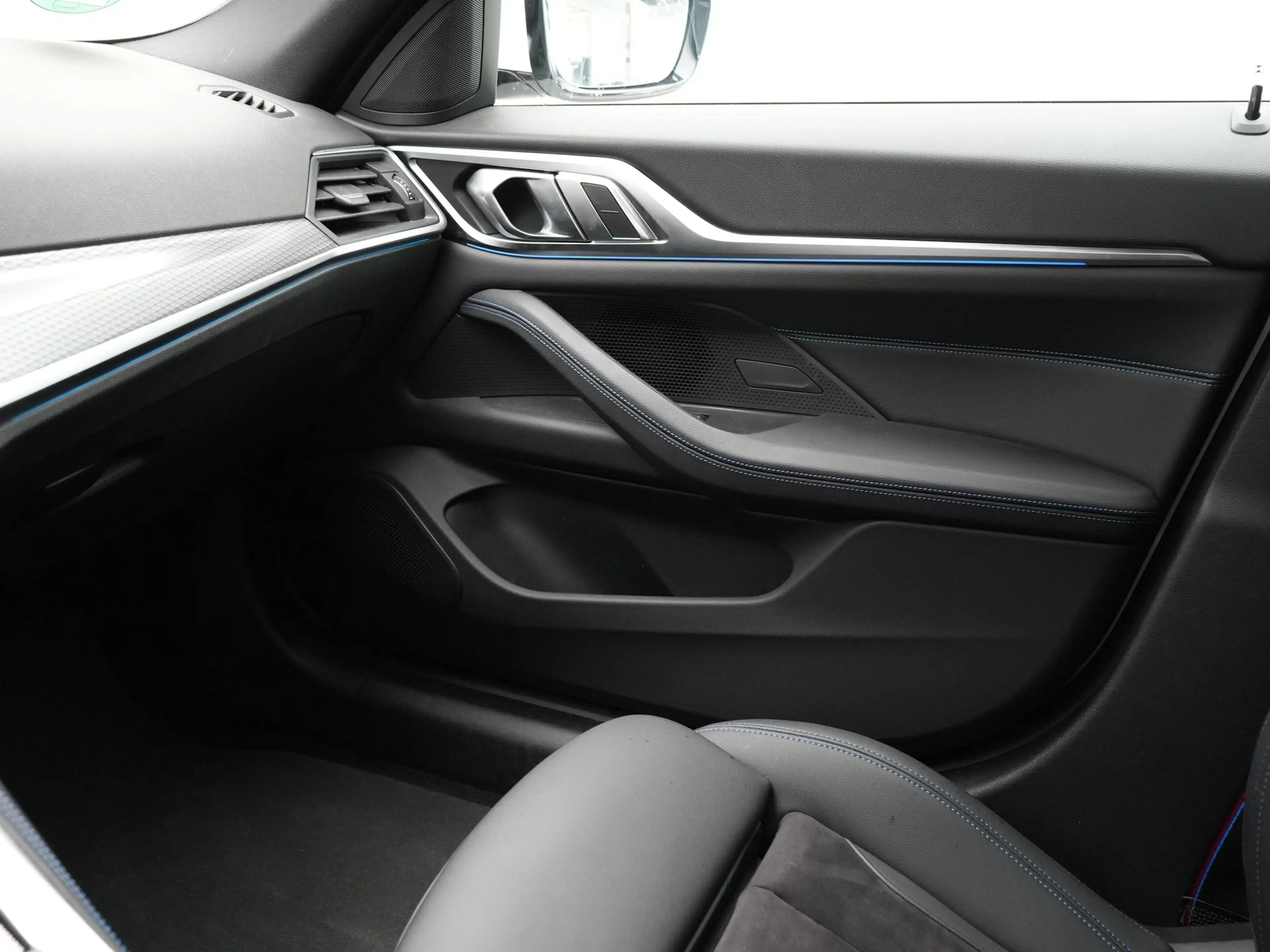 BMW i4 eDrive35 M-Sport Pro 70 kWh Accu conditie 100% — photo 13