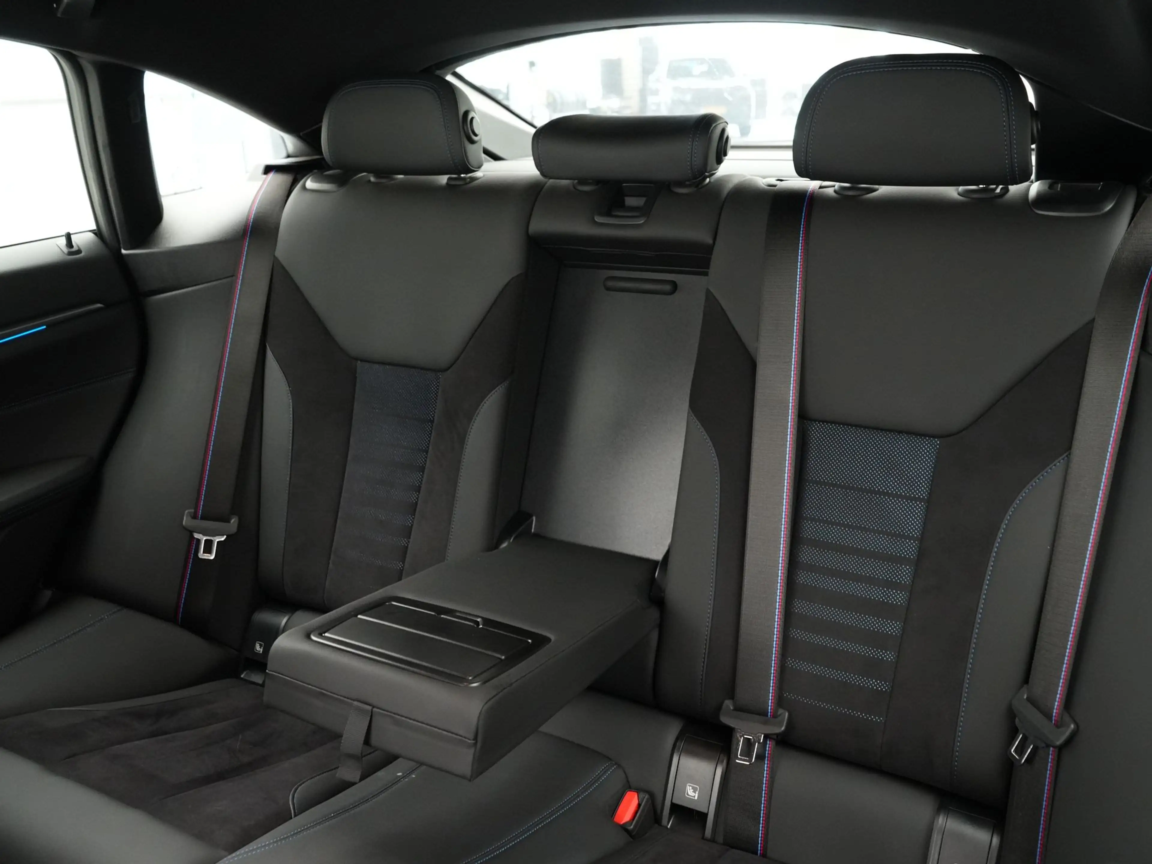 BMW i4 eDrive35 M-Sport Pro 70 kWh Accu conditie 100% — photo 15