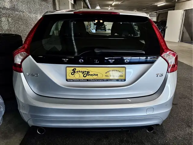 Volvo V60 view 3