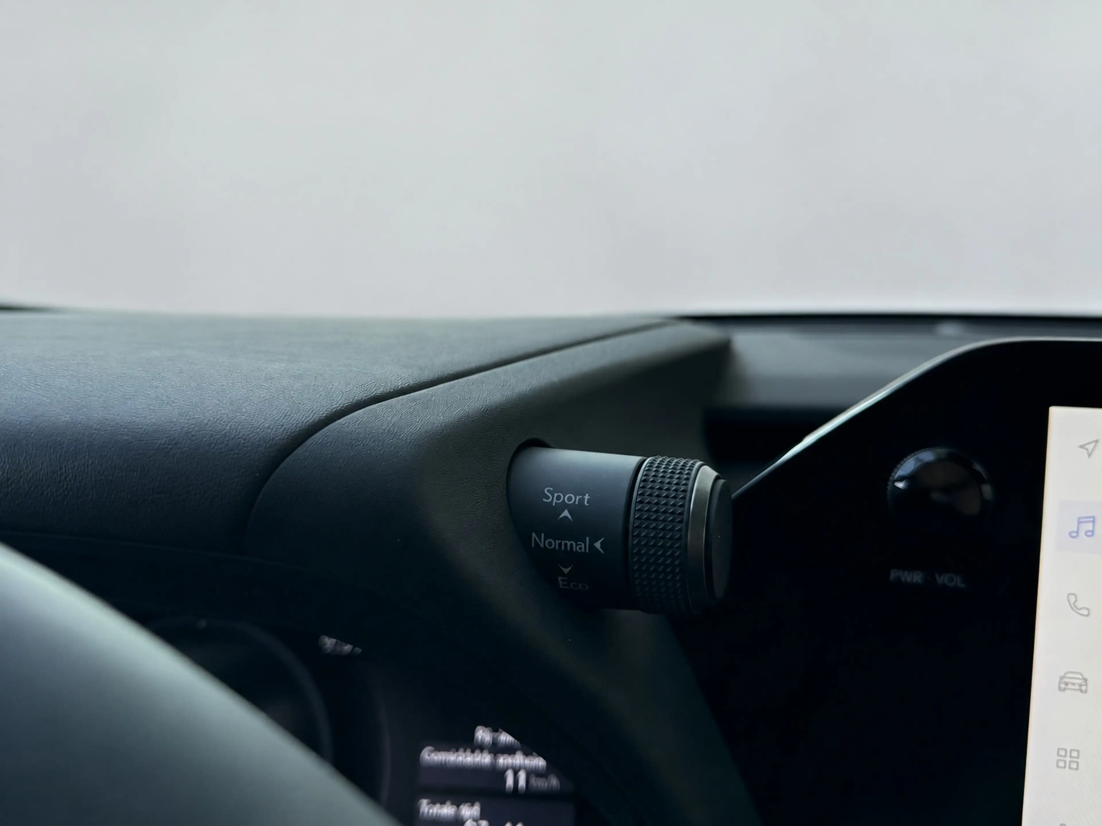 Lexus UX 300h Ultimate Edition | NL-Auto | Stoel & Stuurverwarmi — photo 15