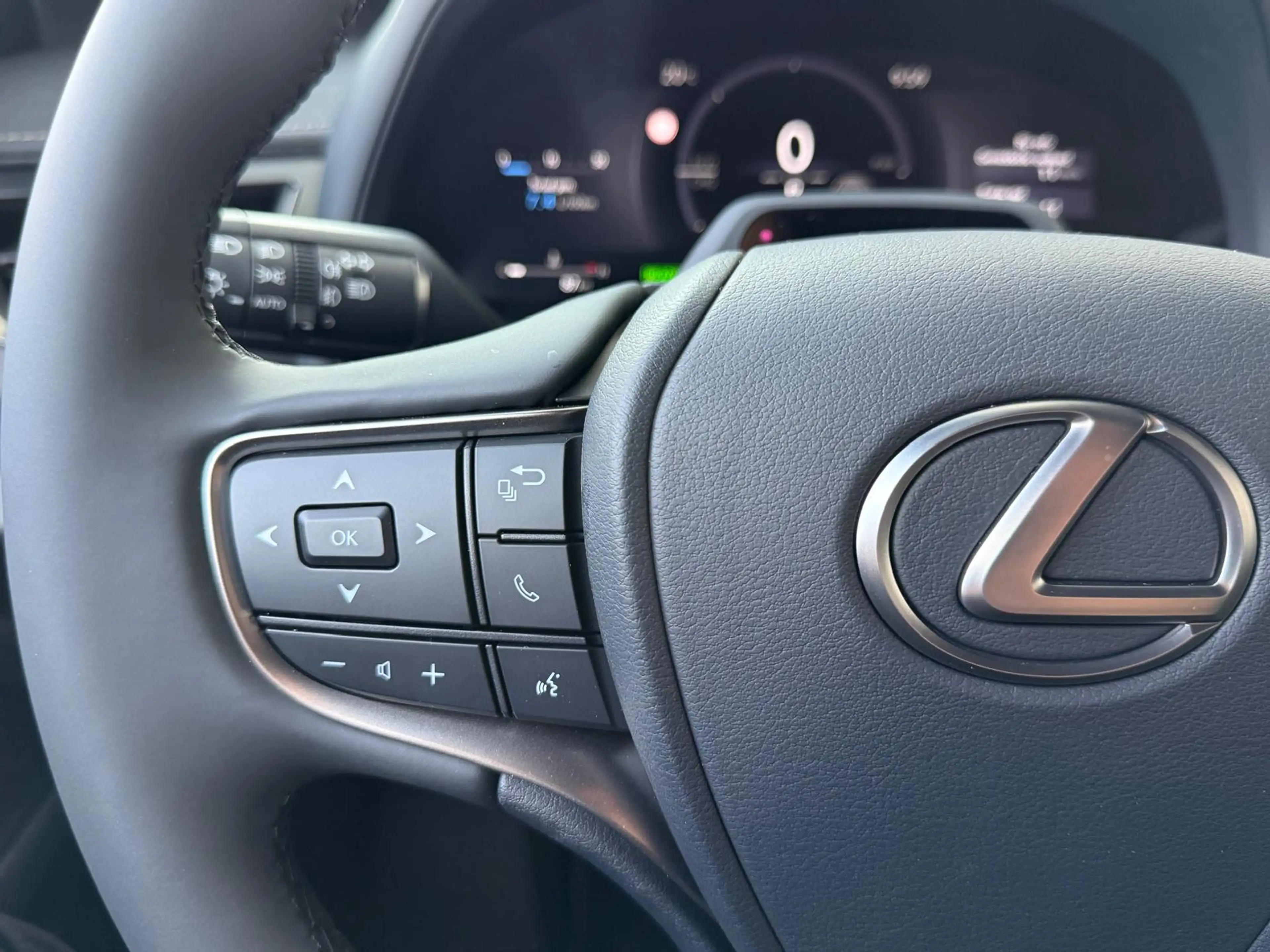 Lexus UX 300h Ultimate Edition | NL-Auto | Stoel & Stuurverwarmi — photo 9