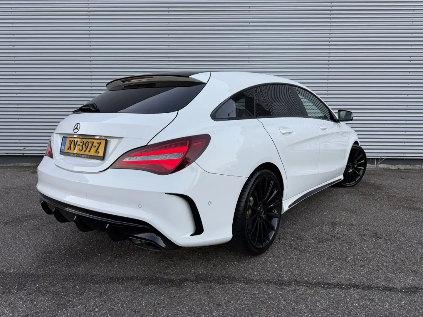 Mercedes-Benz CLA 180 Shooting Brake NAP AMG Carplay 19" Camera Trekhaak Weiß - 2