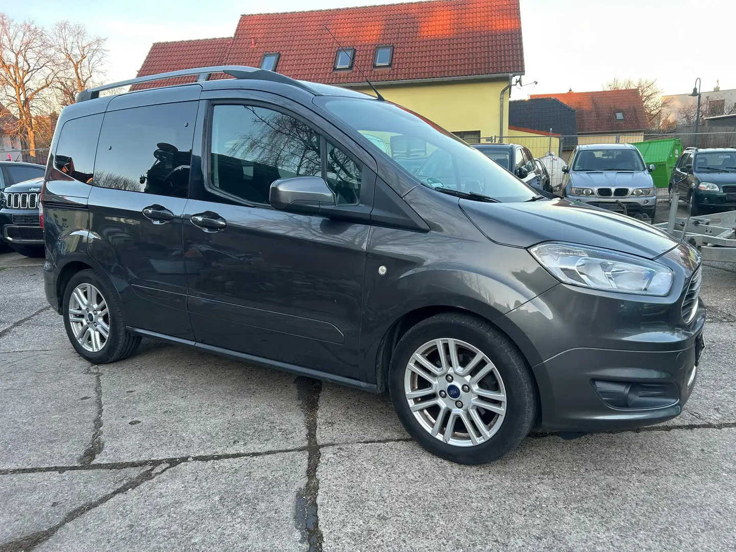 Ford Tourneo Courier Titanium 1.0L,Euro6,HU/AU Neu, Gris - 2
