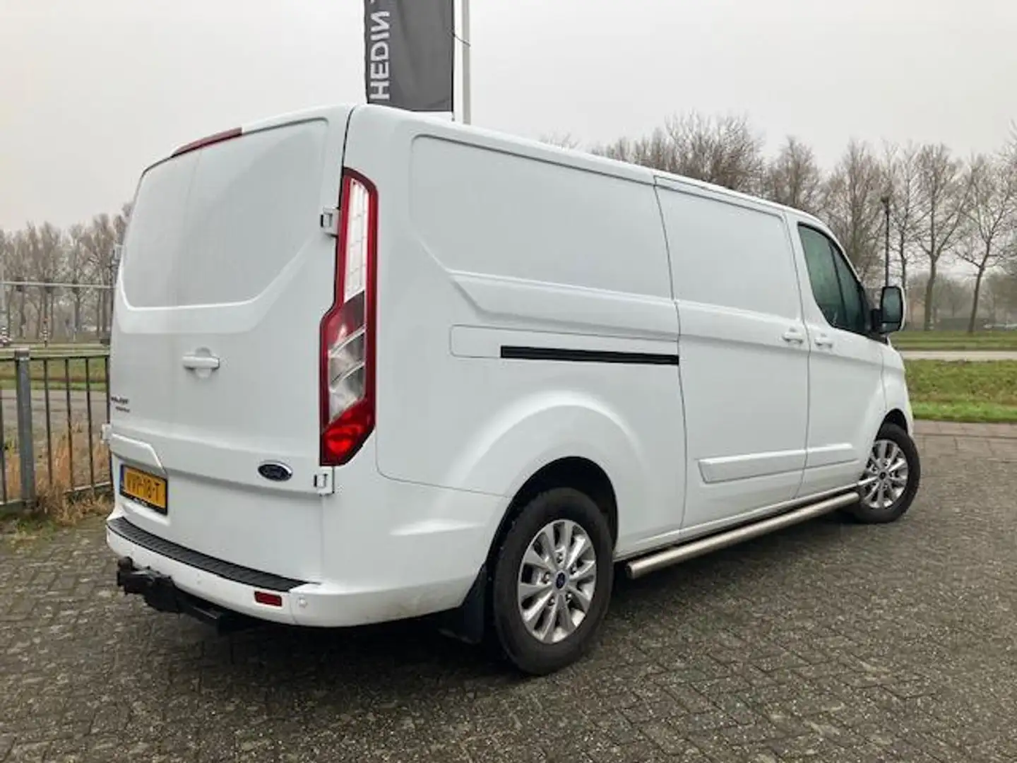 Ford Transit Custom 300 2.0 TDCI 130PK L2H1 Limited Blanc - 2