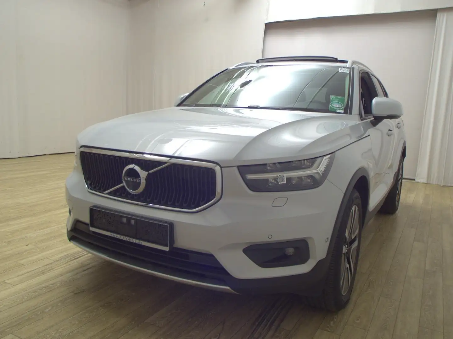 Volvo XC40 T2 Momentum Pro Navi LED Pano Xenium 360° Silber - 2