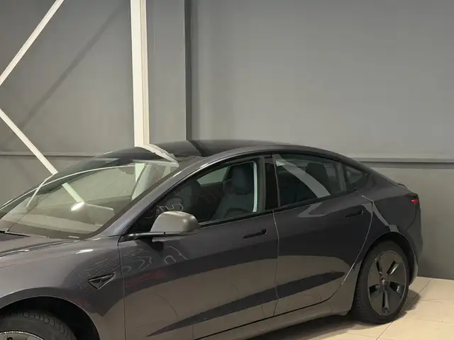 Tesla Model 3 view 14