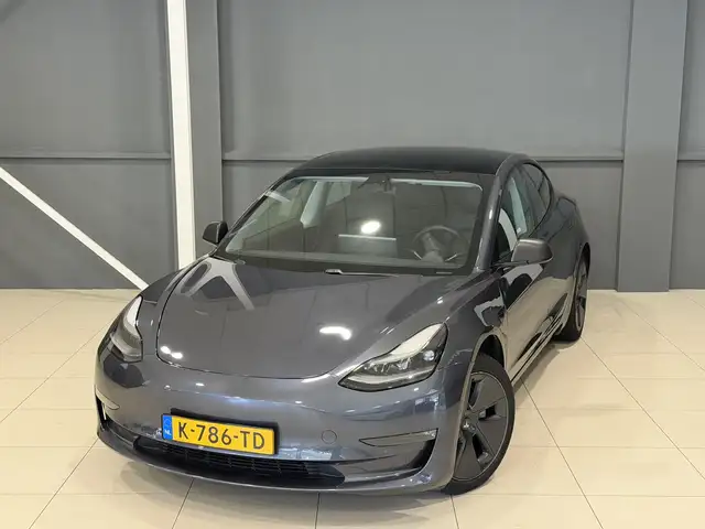 Tesla Model 3 view 7