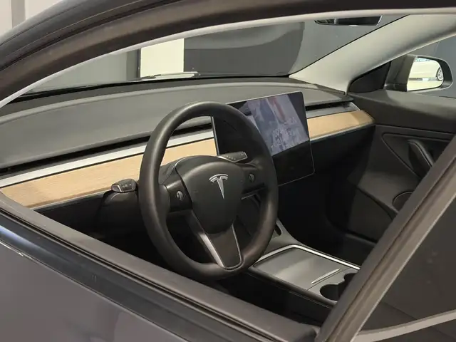 Tesla Model 3 view 3