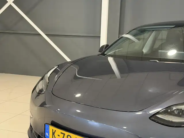 Tesla Model 3 view 9