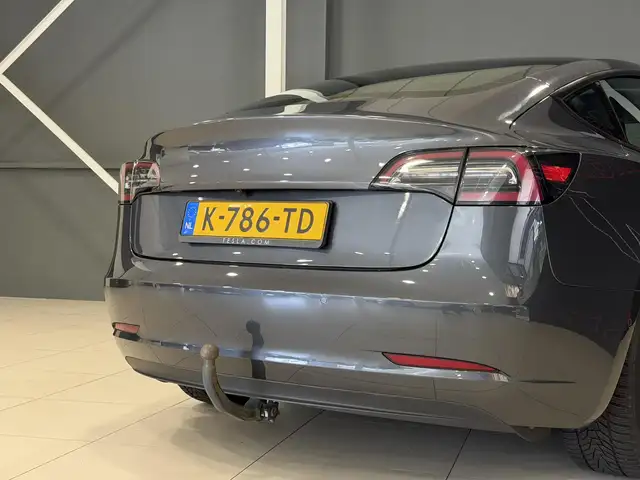 Tesla Model 3 view 15