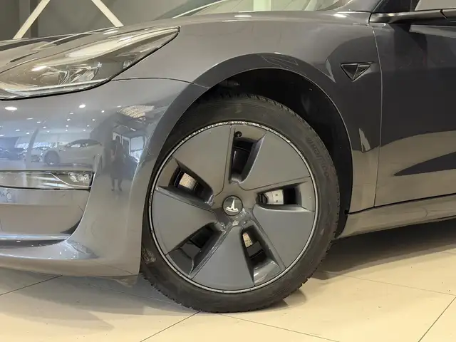 Tesla Model 3 view 11
