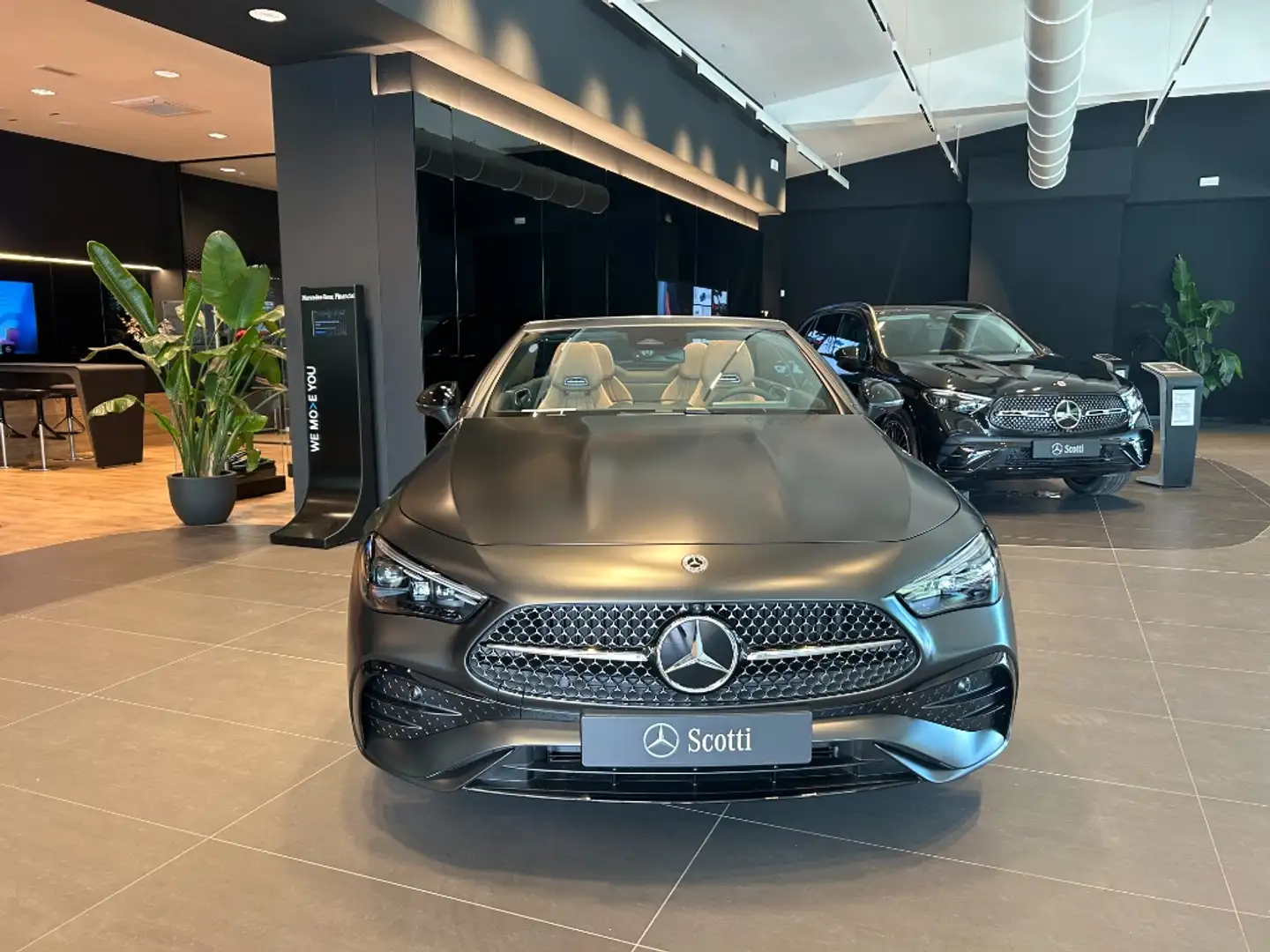 Mercedes-Benz CLE 300 4MATIC Cabrio Grigio - 2