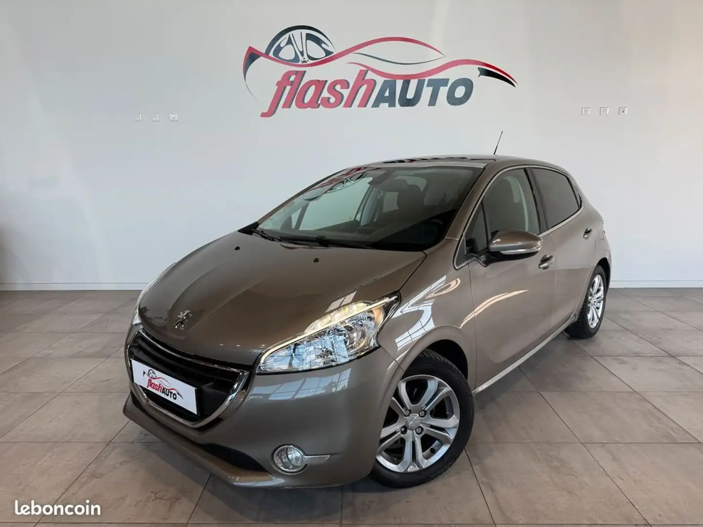 Peugeot 208 VTi 82cv ALLURE-2015 - 1