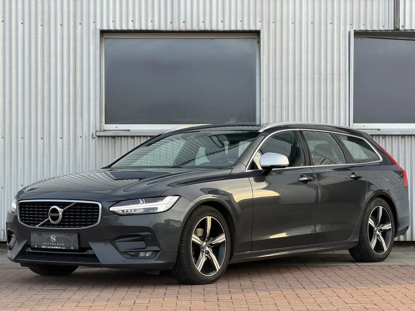 Volvo V90 R Design Panorama Leder LED Kamera Grau - 2