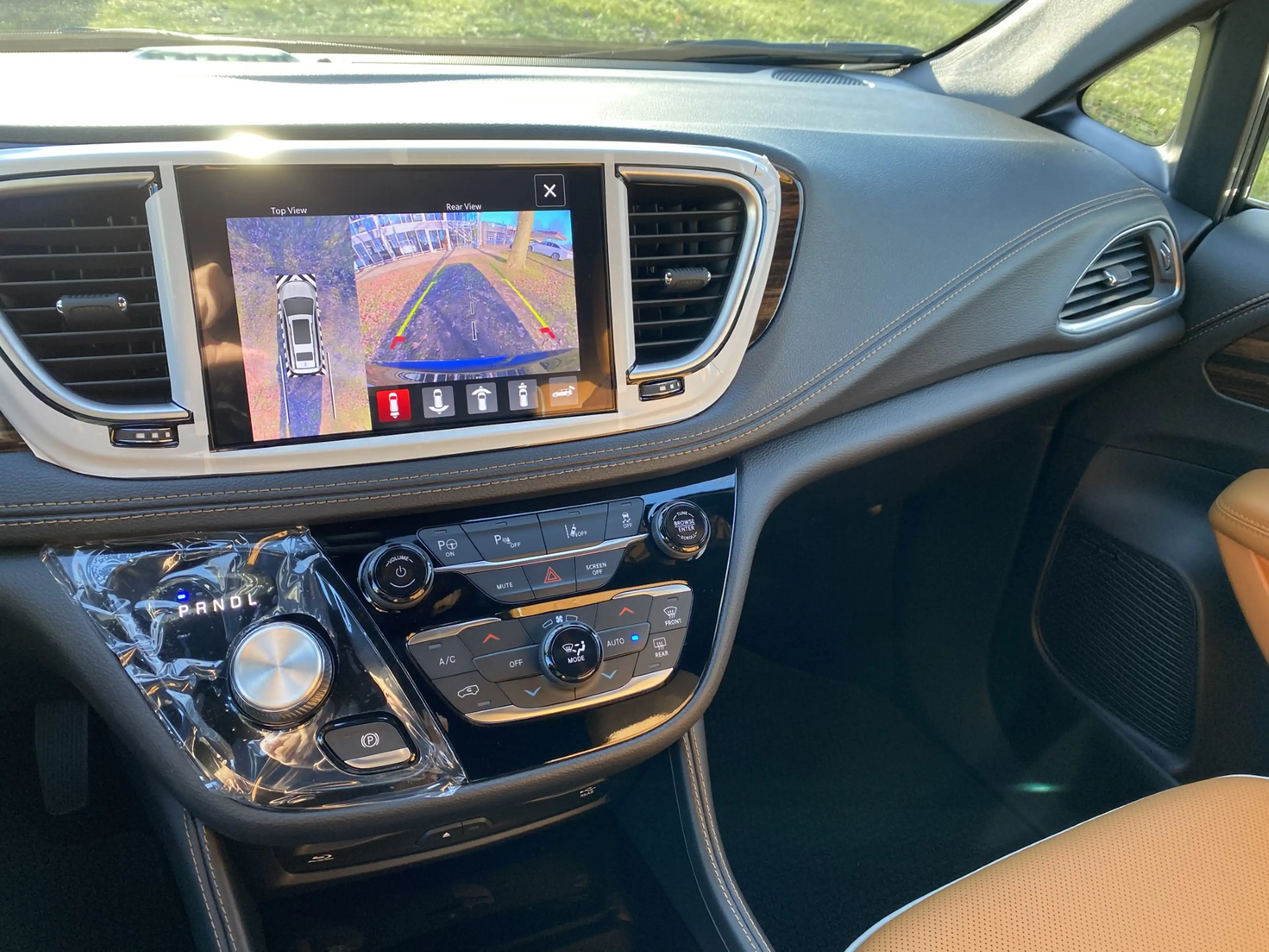Chrysler Pacifica 3.6 V6 Pinnacle Plug-in Hybrid — photo 10