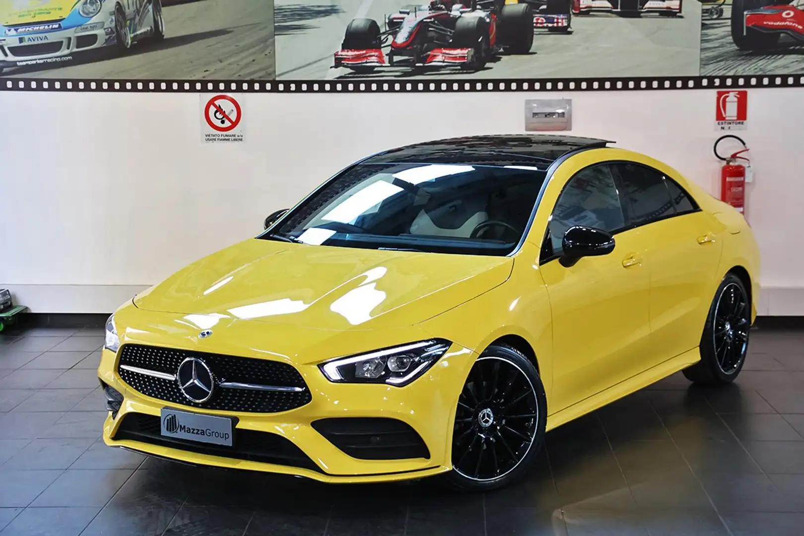 Mercedes-Benz CLA 180 d Automatic Premium AMG -TETTO/NIGHT/19"/PACK LUCI Gelb - 1