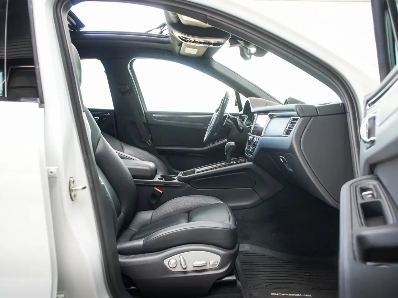 Porsche Macan снимка Porsche Macan