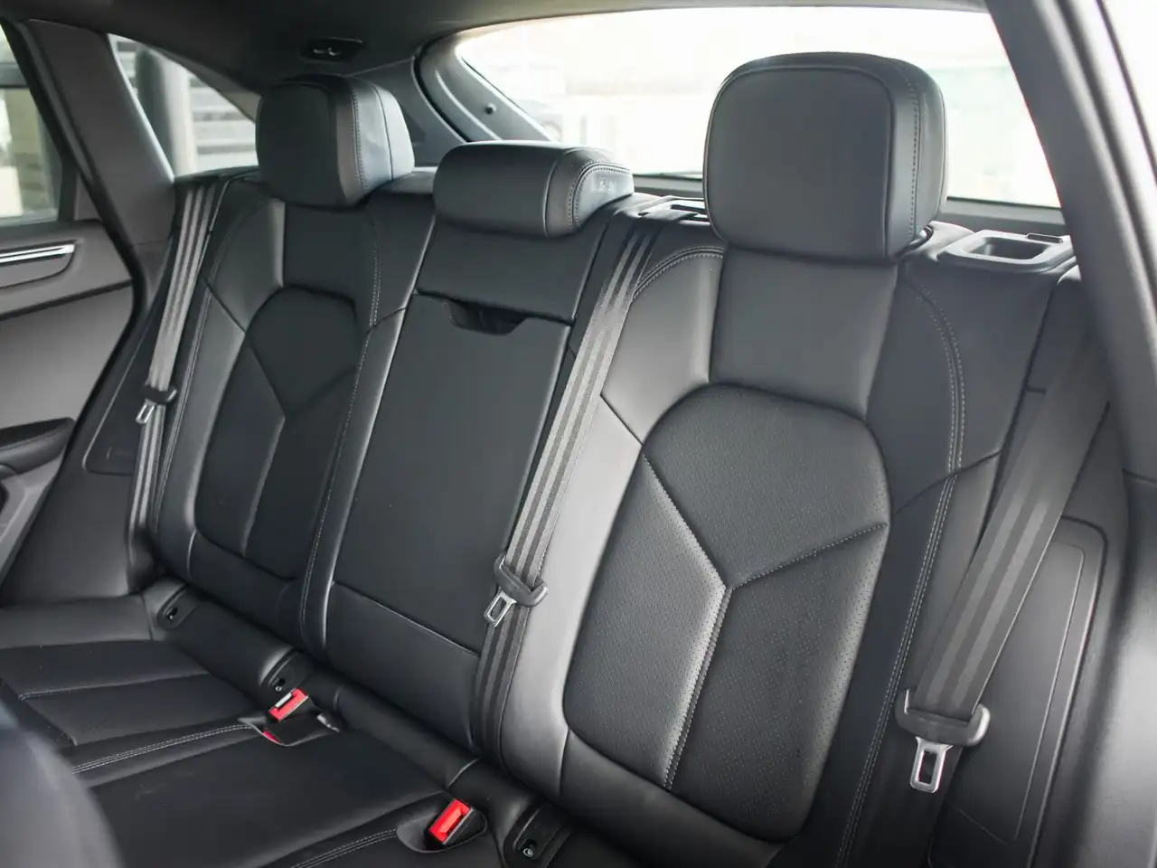 Porsche Macan снимка Porsche Macan