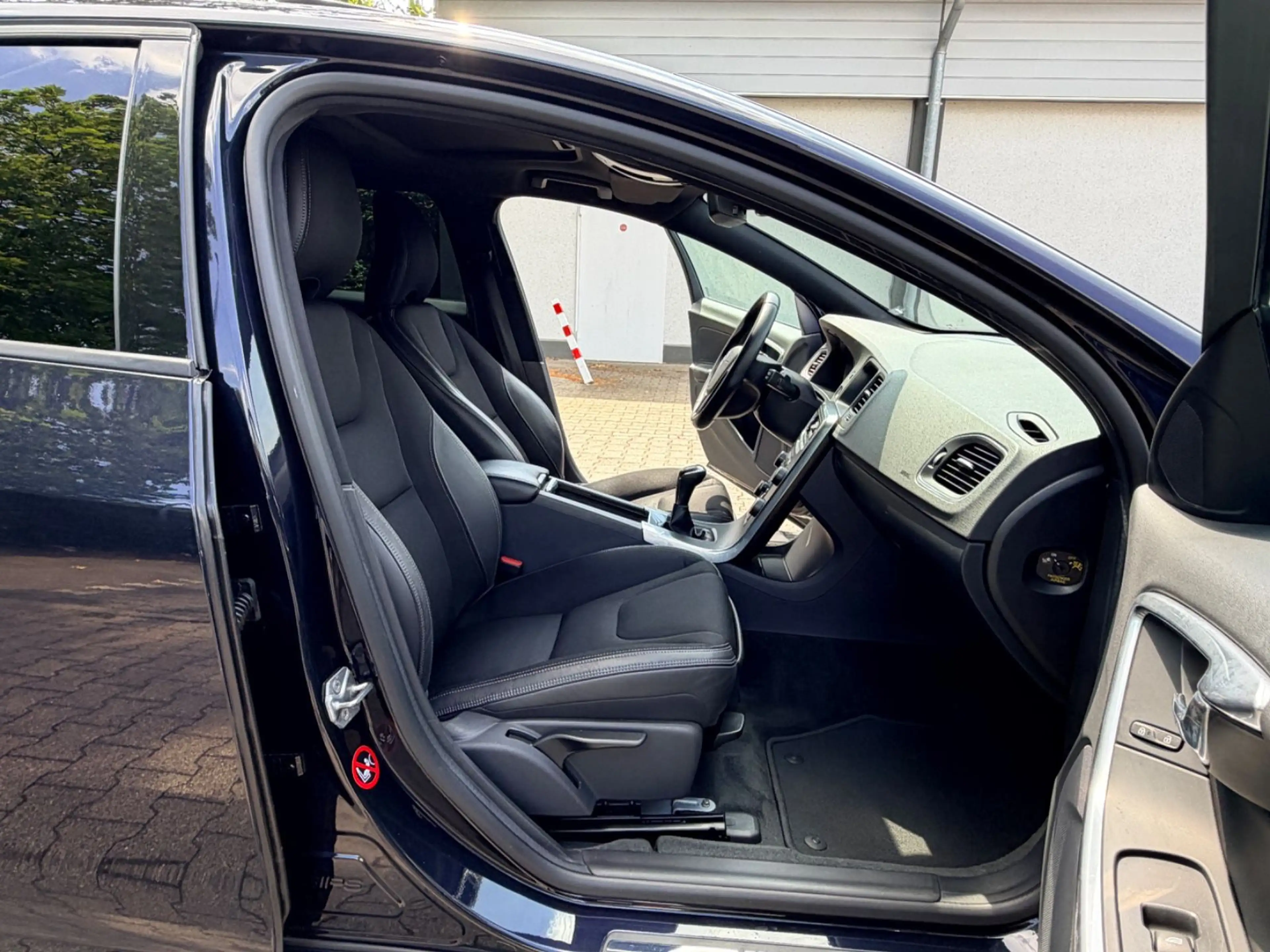 Volvo V60 Kombi Linje Business R.Kamera Navi Alus — photo 13